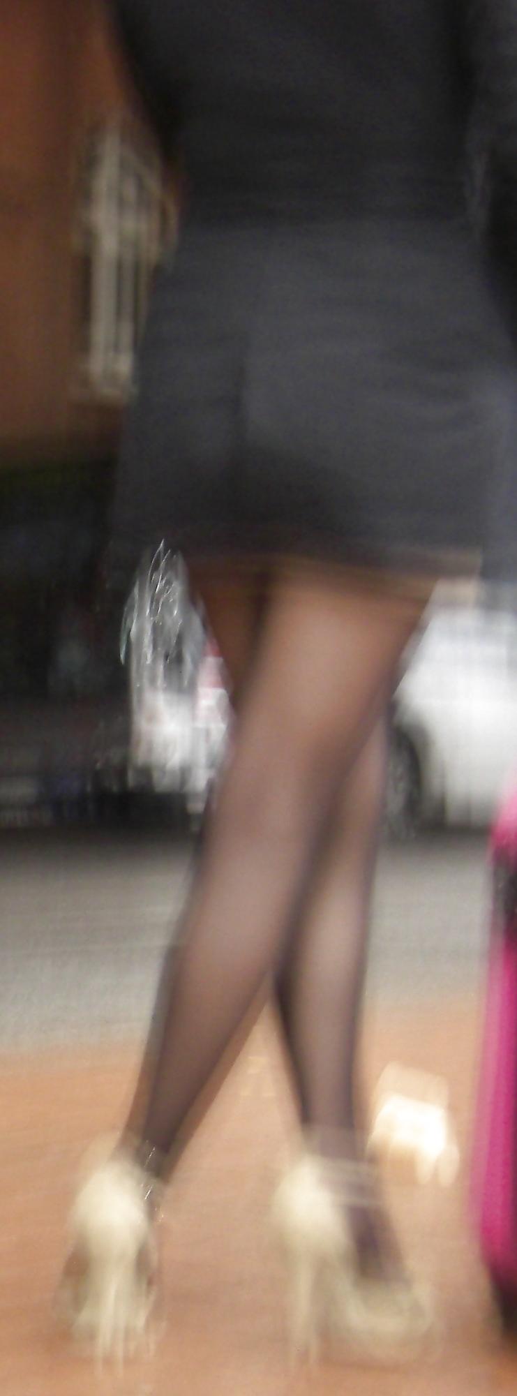 10P Hidden cam - Hot legs