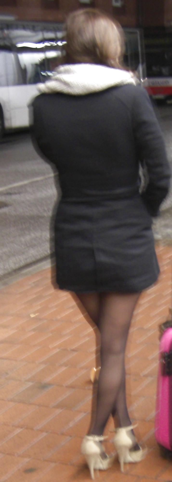 10P Hidden cam - Hot legs