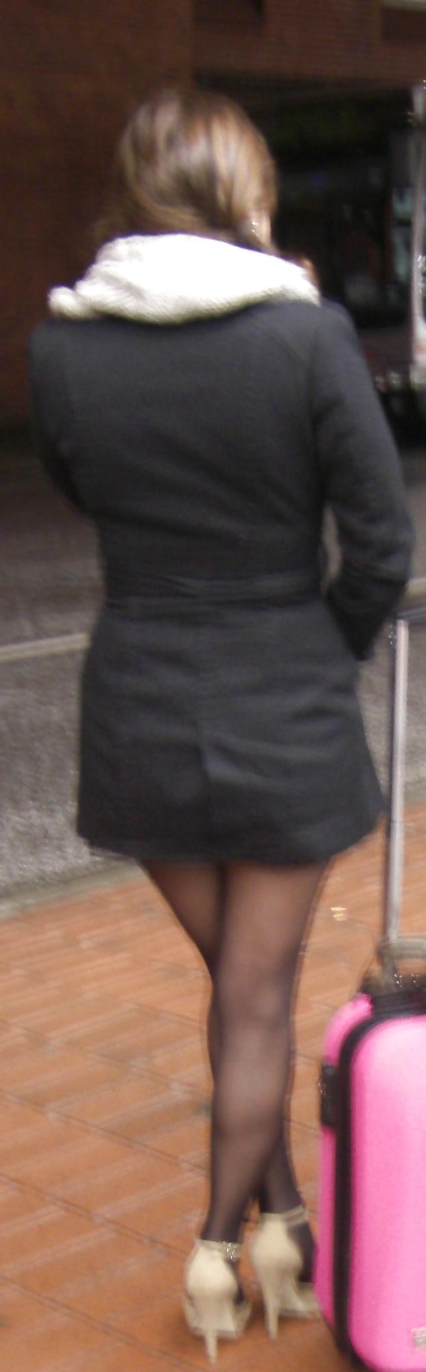 10P Hidden cam - Hot legs