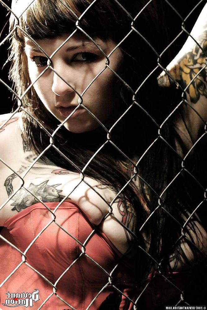 25P Cage Fighter Adahila
