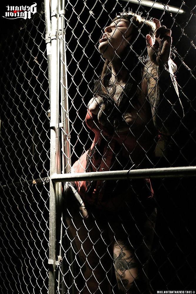 25P Cage Fighter Adahila