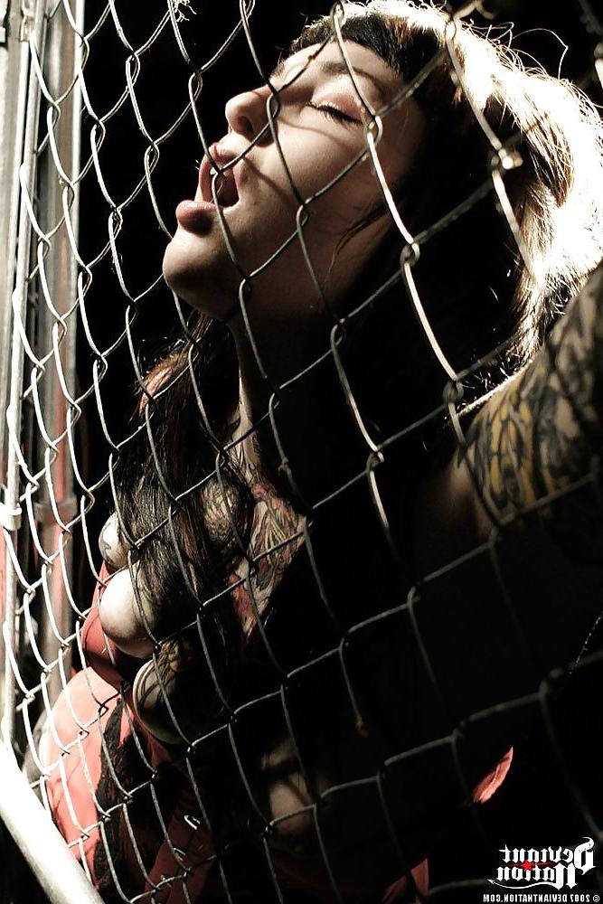 25P Cage Fighter Adahila