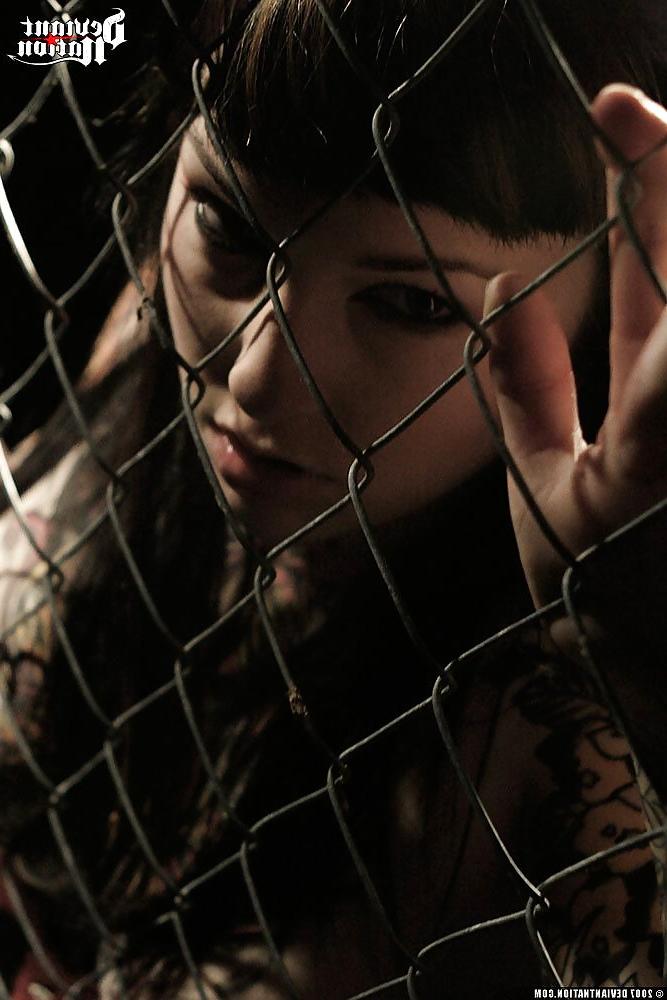 25P Cage Fighter Adahila