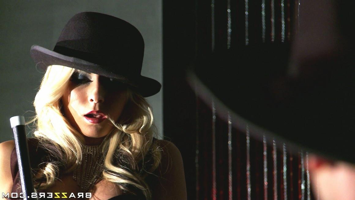 16P Smoking hot blonde bombshell can cure impotency in a heartbeat