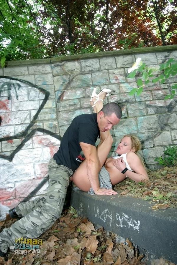 16P Blonde german slut giving head and fucking in the public park