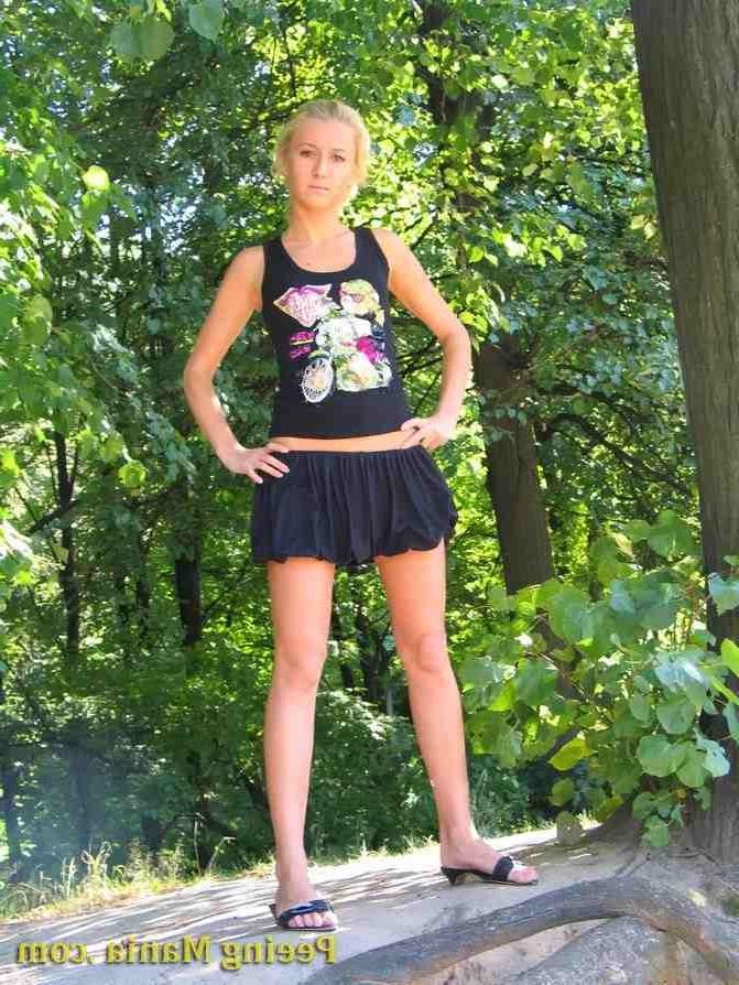 15P Blonde peeing outdoors
