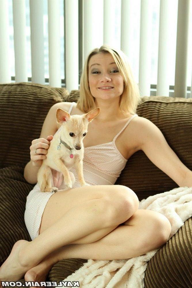 15P Nineteen year old Kaylee Rain spreads and rubs pussy on couch