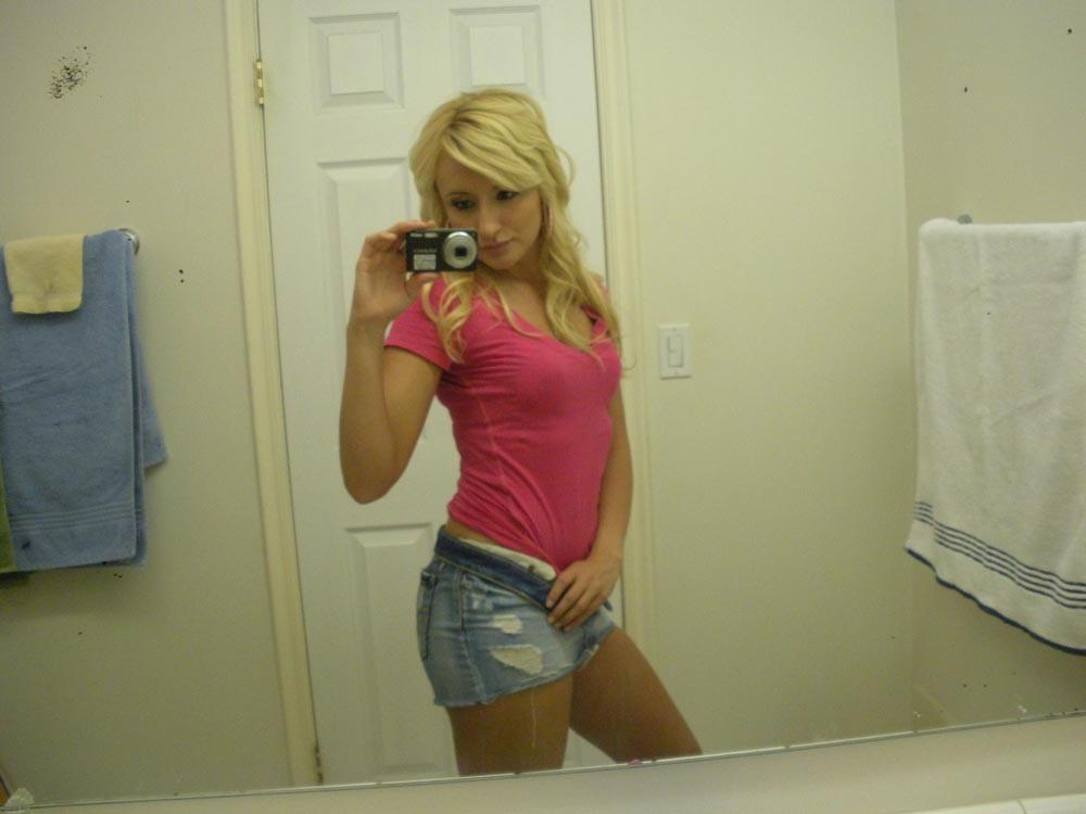 15P Busty ex girlfriend showing off at home