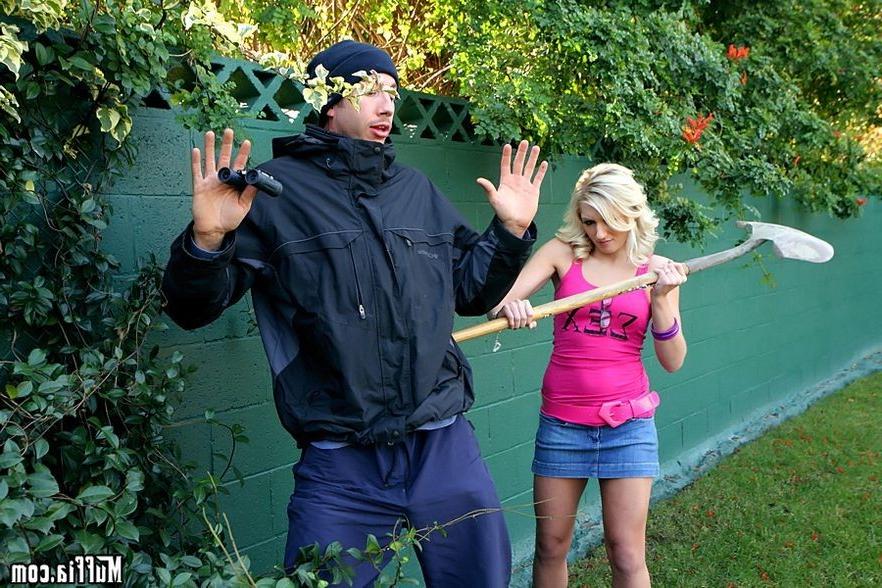 15P Kylee Reese impaled with a huge dong