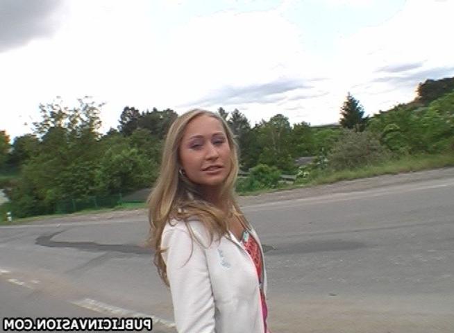 16P euro college cutie gives her man a peep show in central park