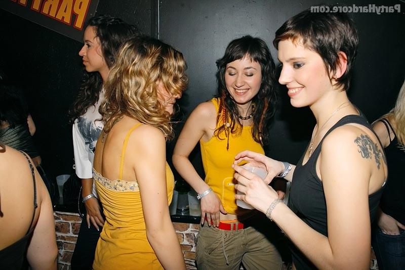 15P Horny and drunk sluttys sucking and fucking at party