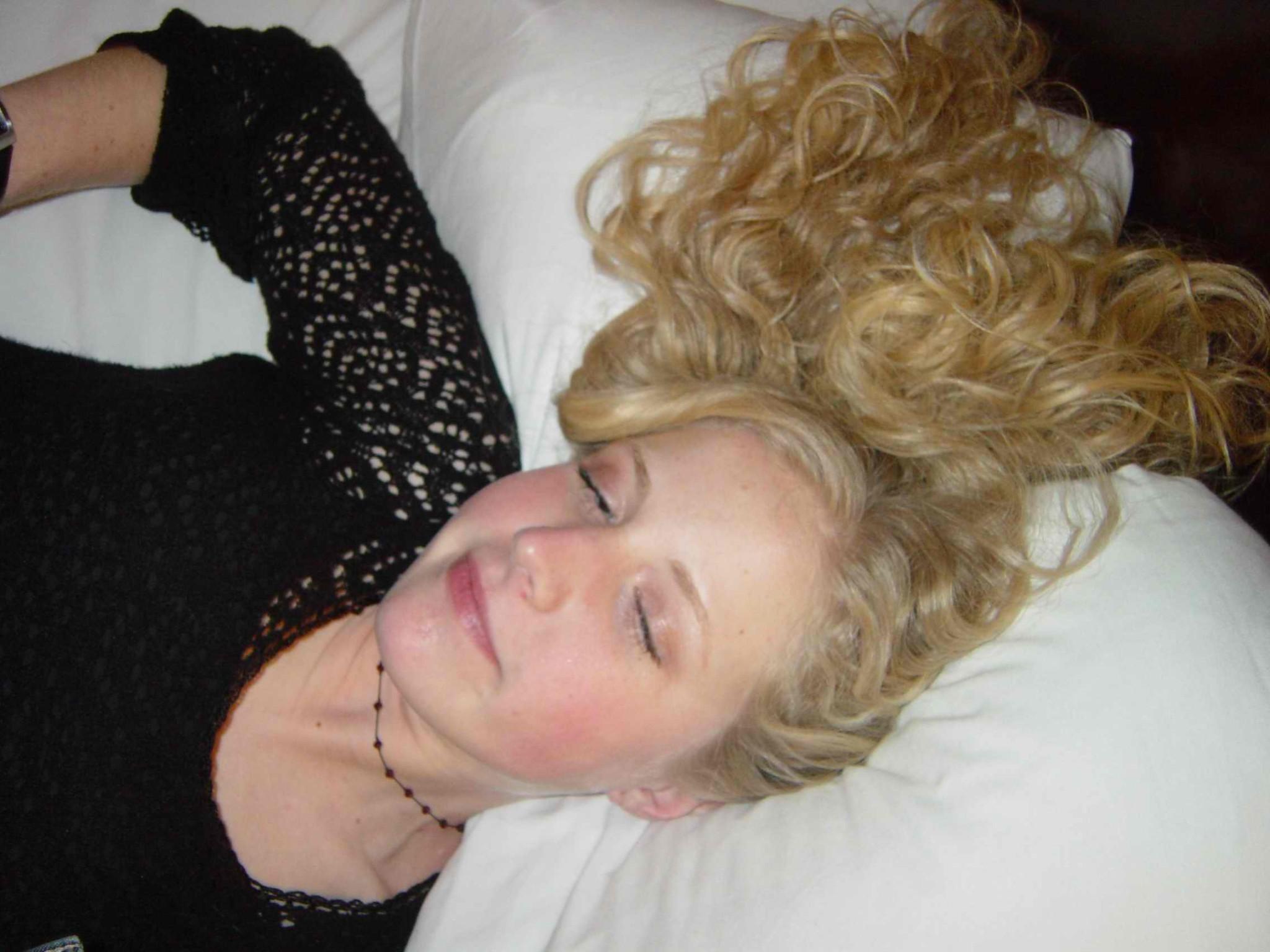 20P Blonde amateur girlfriend sucks cock at home