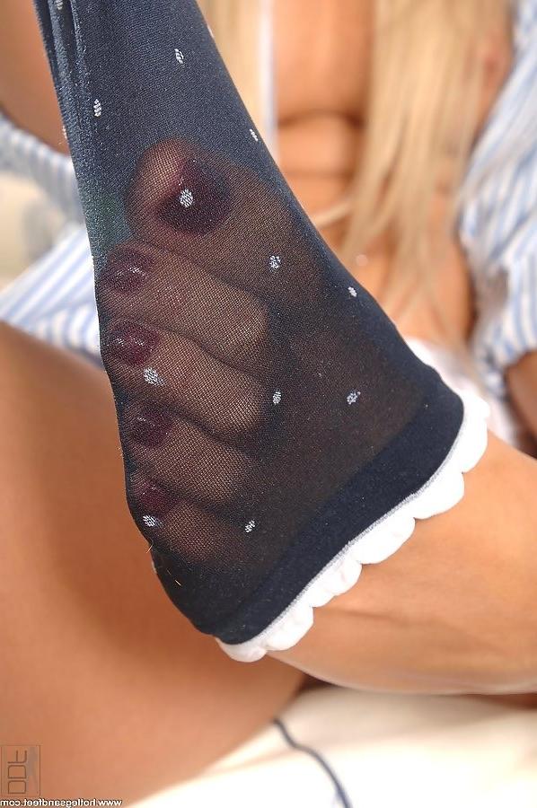 16P long legged blonde stripping and oiling up her beautiful feet