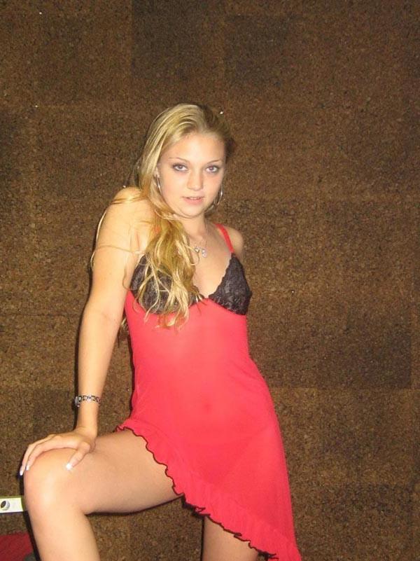 20P Amateur blonde girlfriend stripping at home