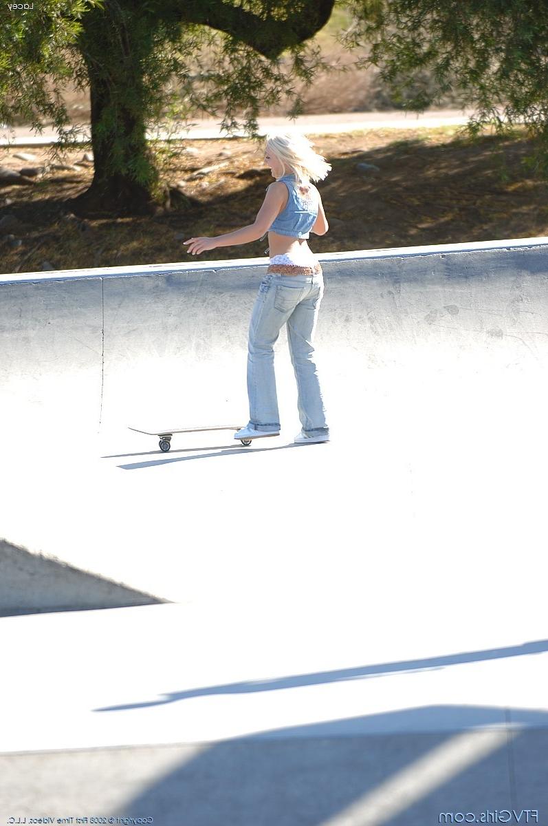 16P Naughty blonde playing with her pussy in a skateboarder park