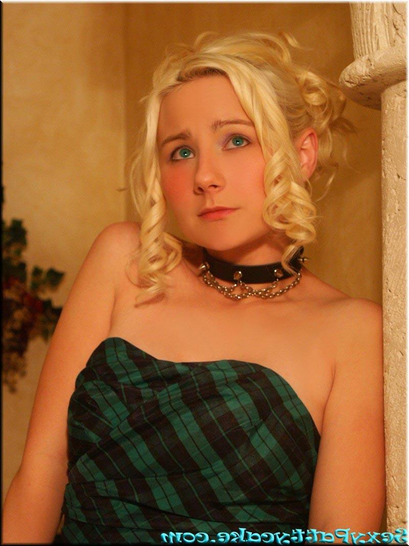 20P Busty blonde punk girl ready for prom