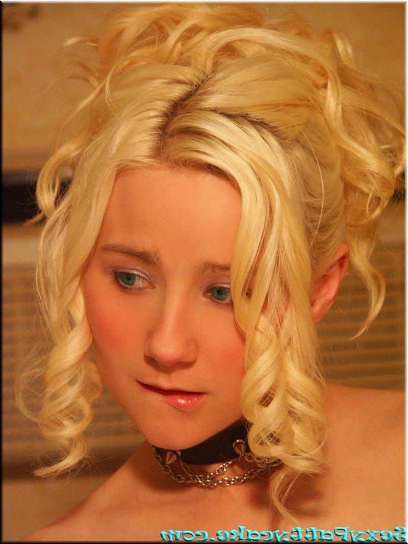 20P Busty blonde punk girl ready for prom