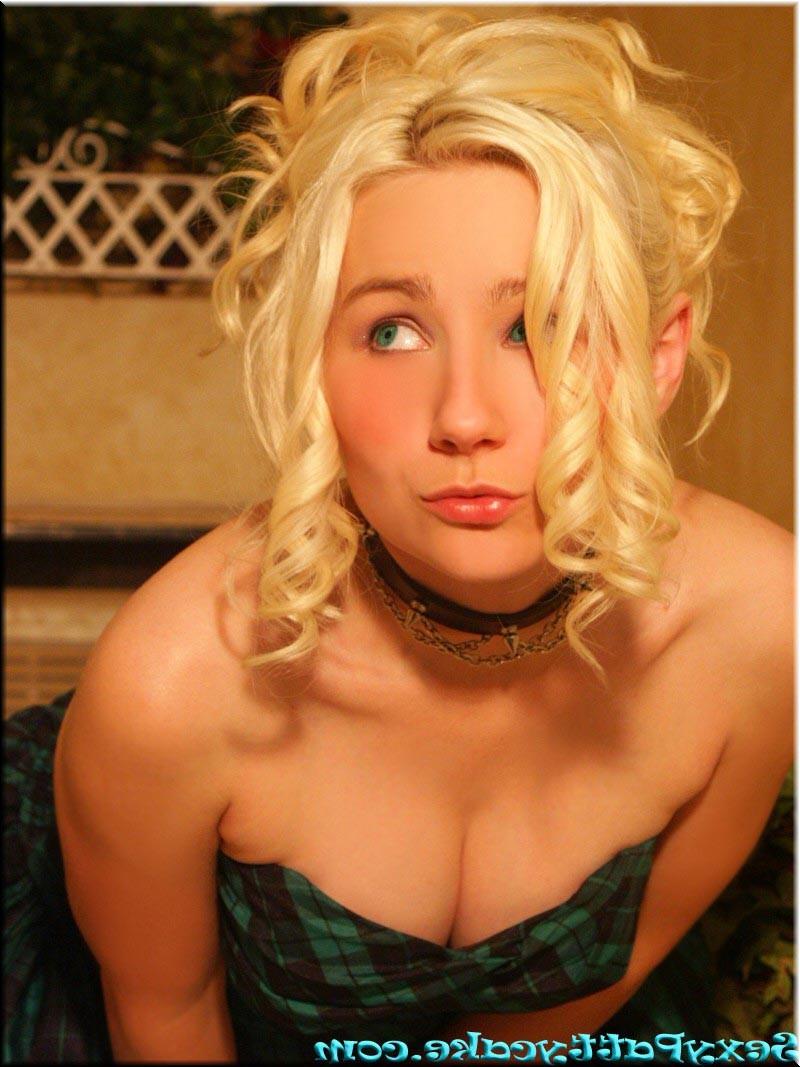 20P Busty blonde punk girl ready for prom