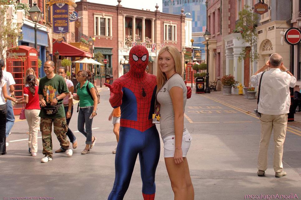 15P Alison doing some public nudity at park