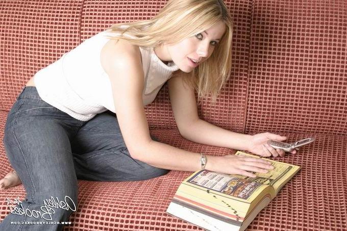 16P Cute blonde teen babe on the couch