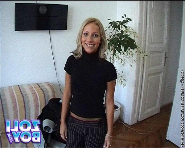 16P Cute blonde babe shaving and stuffing a dildo