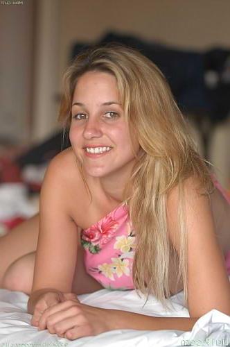 22P Blonde bedroom wet strip