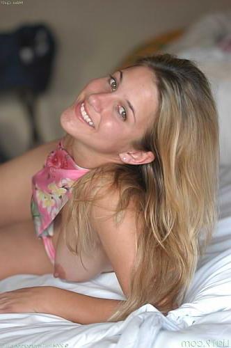 22P Blonde bedroom wet strip