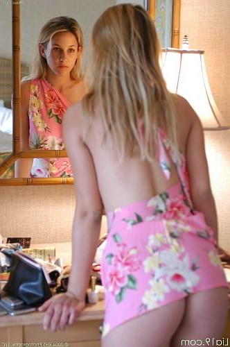 22P Blonde bedroom wet strip
