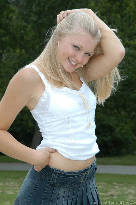 16P Frisky blonde in park