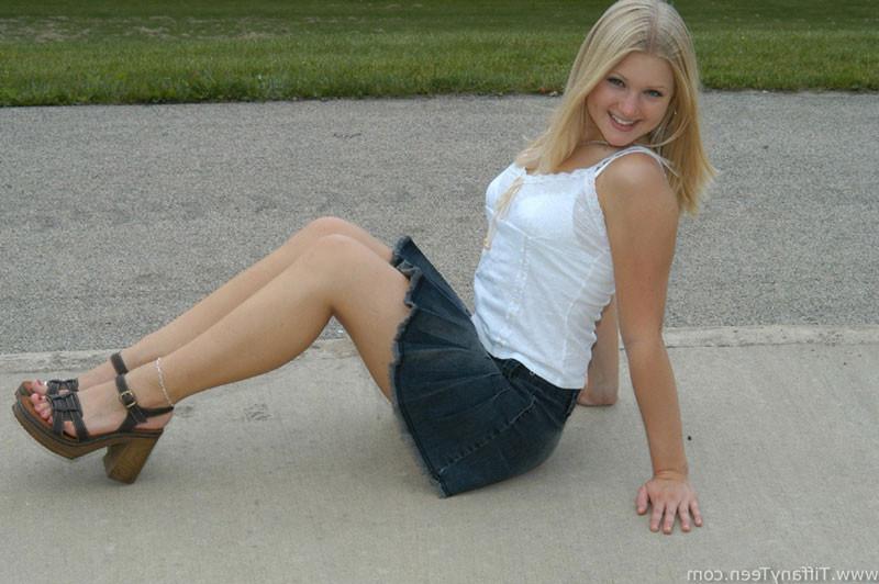 16P Frisky blonde in park