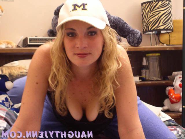 15P Blonde amateur gives a bedroom striptease