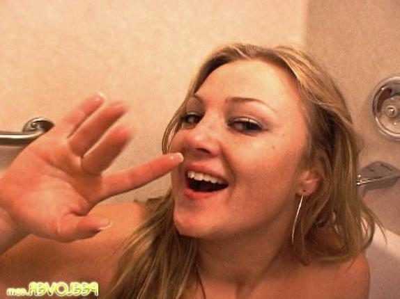 15P Bathtub pee drinking