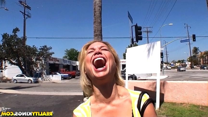 12P Hot real amateur picked up at the parking lot gets her box pounded