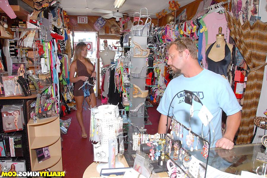 4P Super hot fucking long leg milf gets her fucking bikini box fucked hard and perf