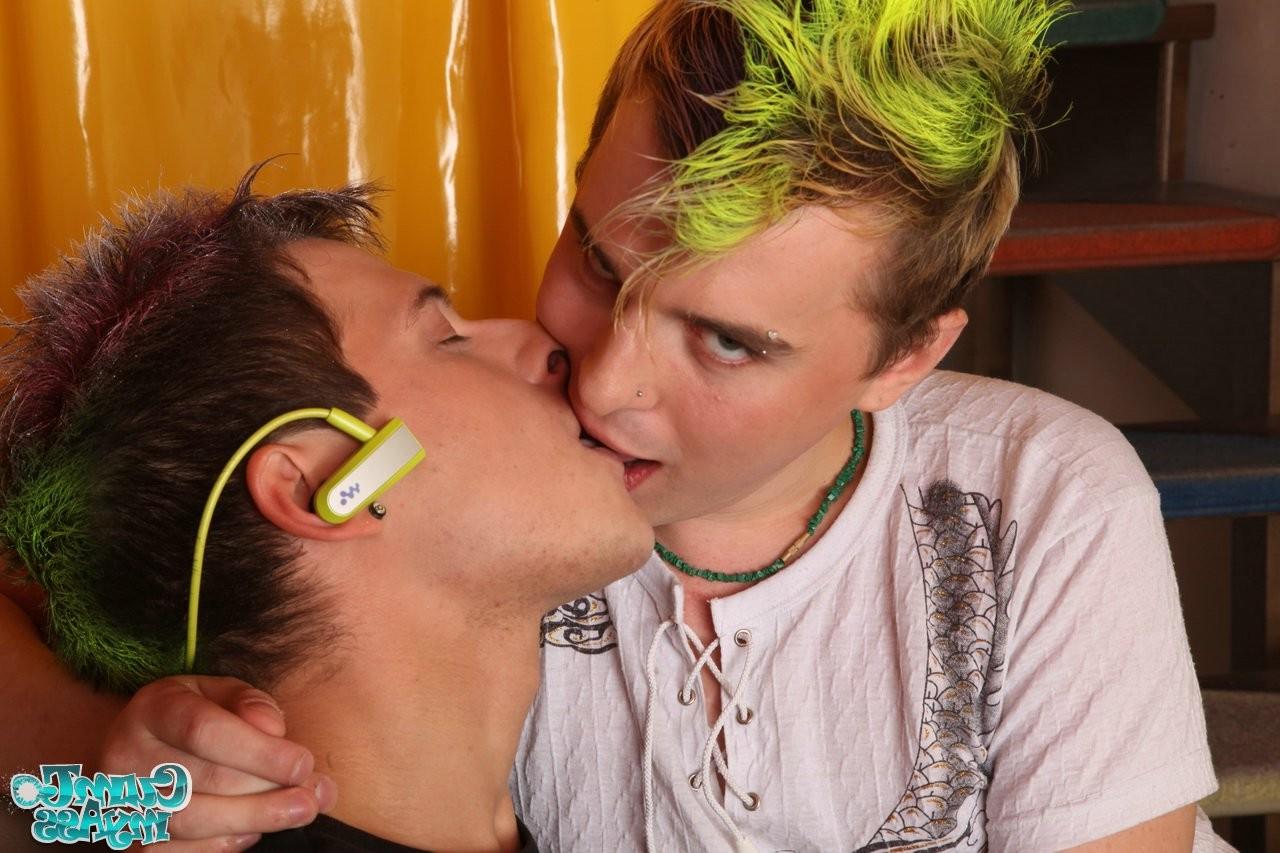 11P Alternative twinks going at each other on the couch