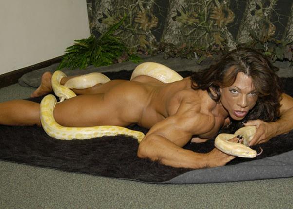 20P Sexy Muscular Girls