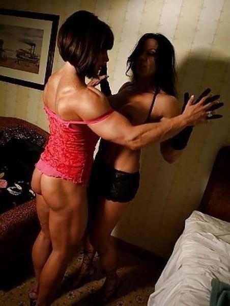 10P Sexy muscular girls