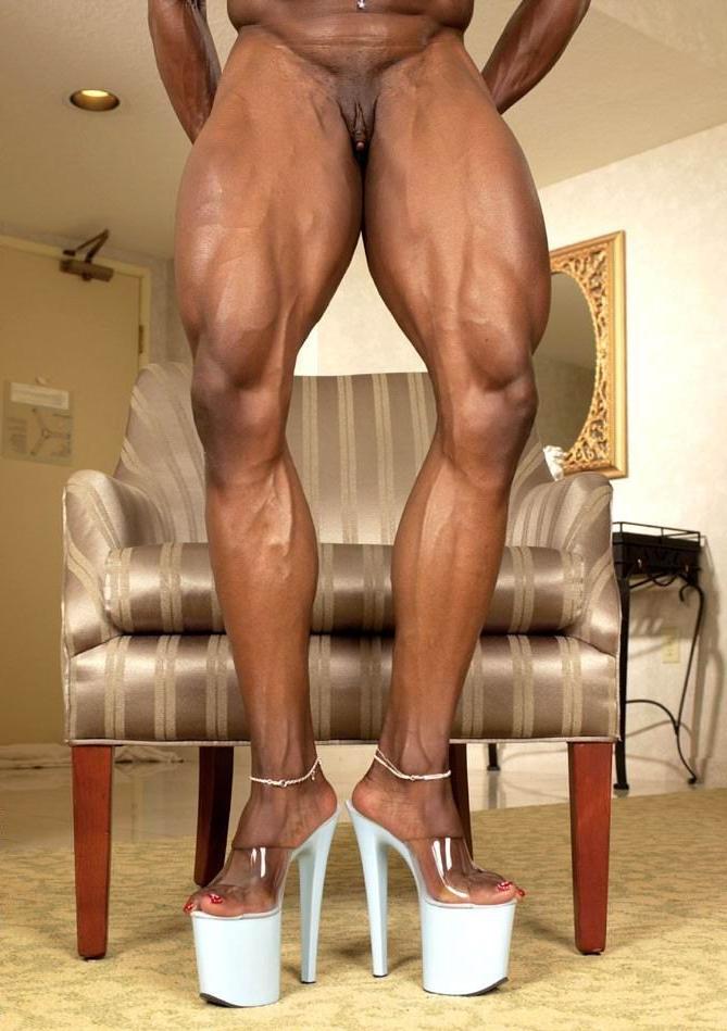 19P Sexy muscular girls