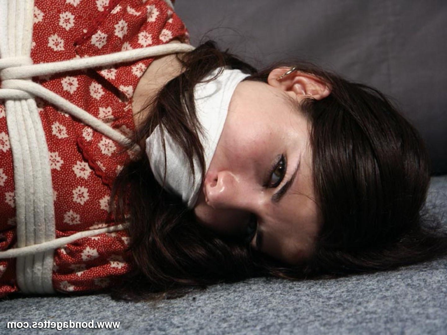 15P Beautiful amateur Lillith is bound with strict rope bondage whil