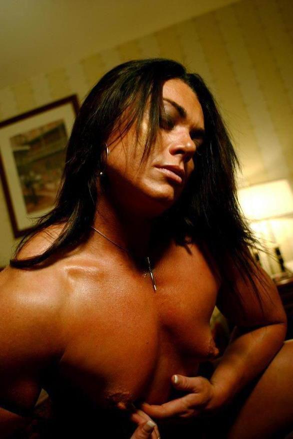 15P female bodybuilder shows off her muscles