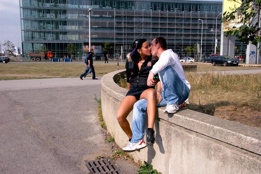 18P Flashing Outdoors Sex