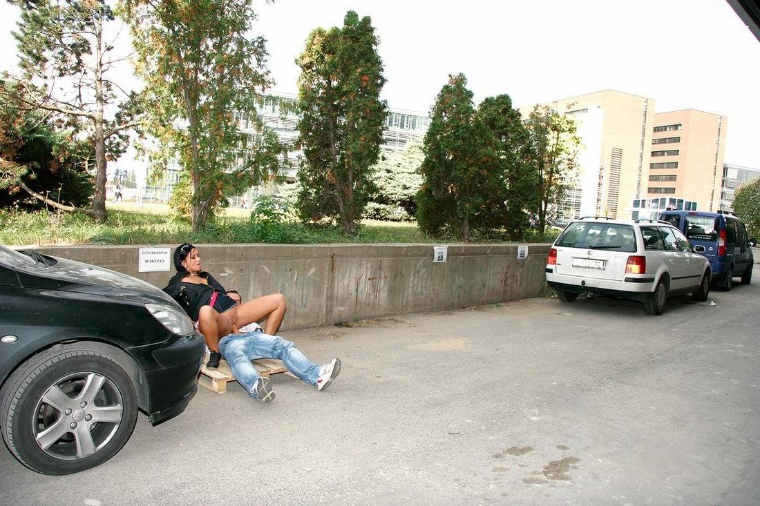 18P Flashing Outdoors Sex