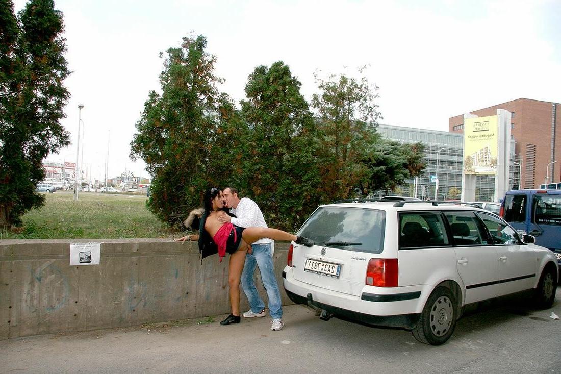 18P Flashing Outdoors Sex