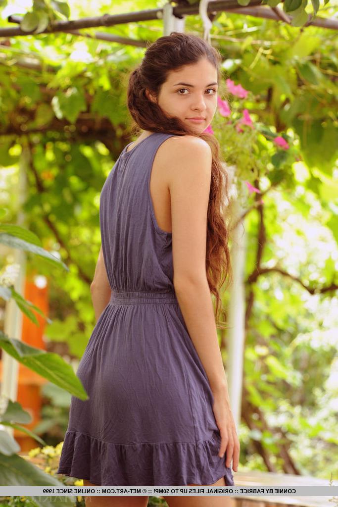 18P Long hair girl nude