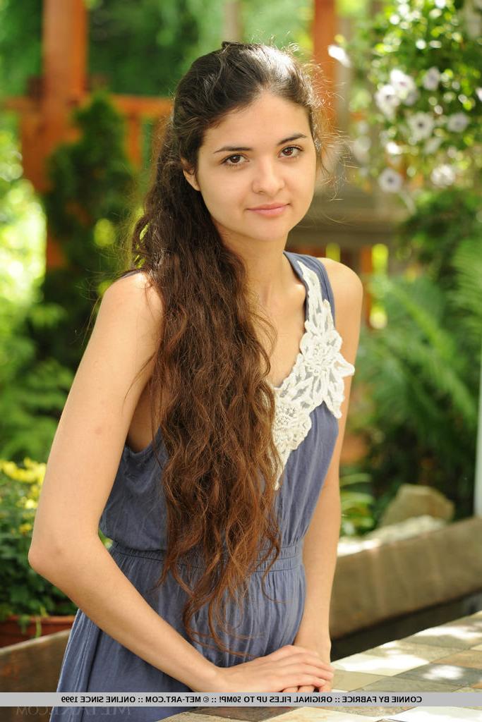 18P Long hair girl nude