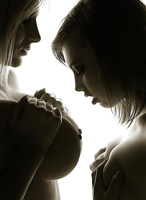 11P Lesbian lovers
