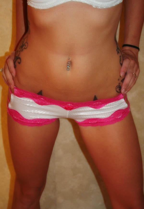 15P Cute tattooed amateur GF pulls down her panties in homemade pix
