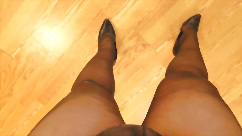 23P Pantyhose and Heels X