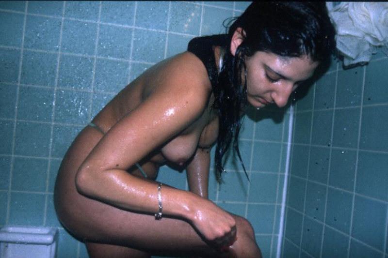 15P Amateur slut showering and shaving