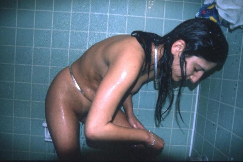 15P Amateur slut showering and shaving